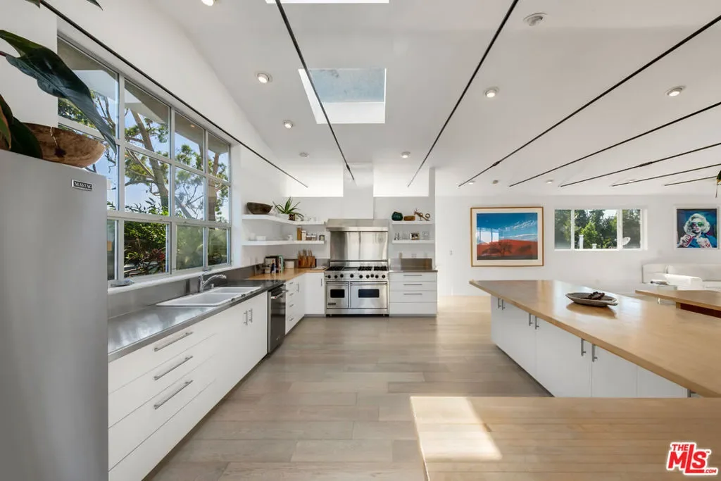 633 Santa Clara Avenue, Los Angeles, California, United States. - Photo 11