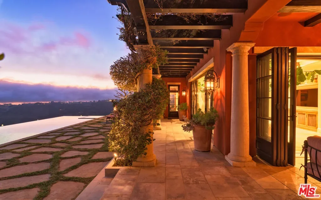 6093 Murphy Way, Malibu, California, United States. - Photo 12