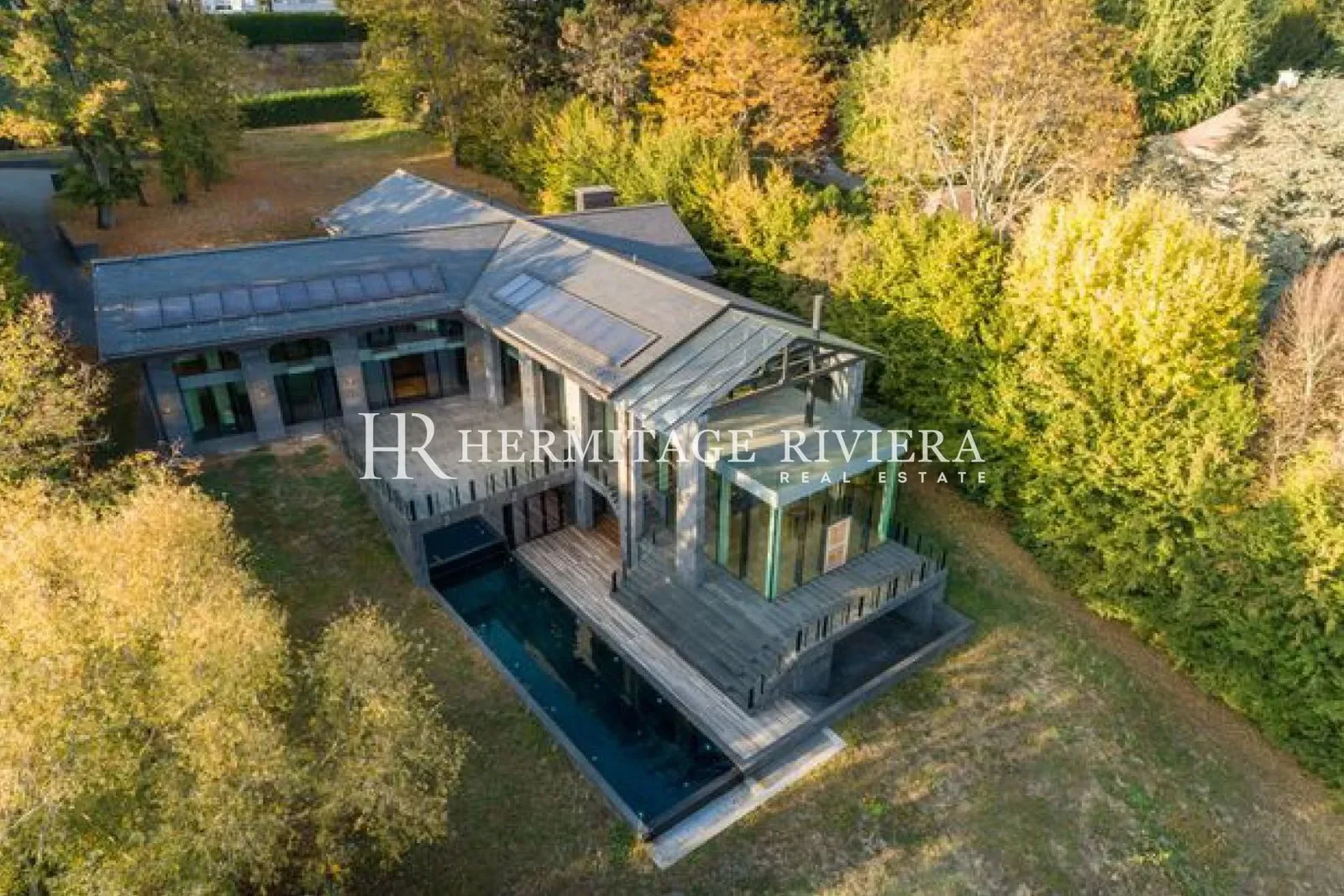 Exterior photo 4