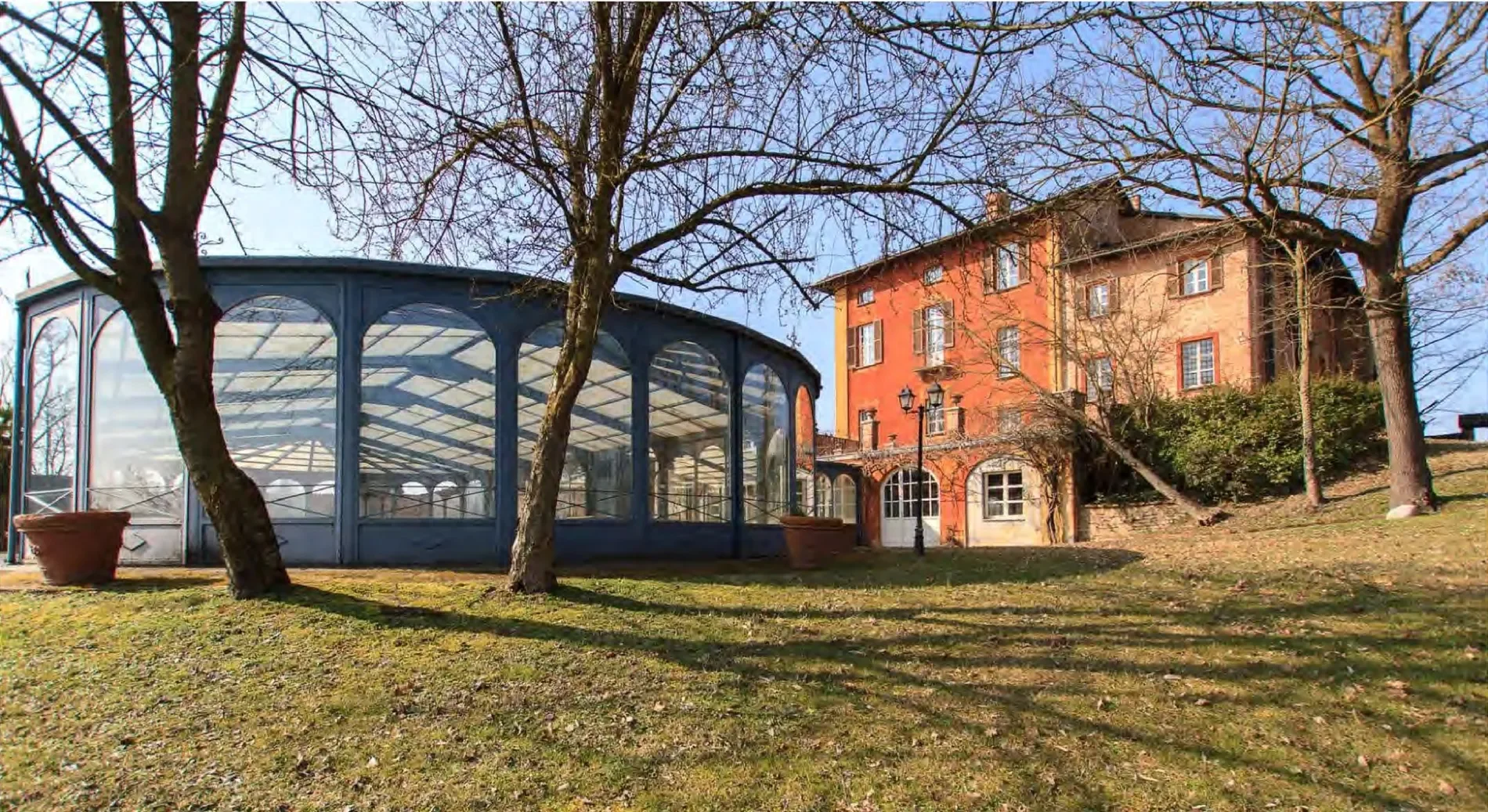 Exterior photo 9