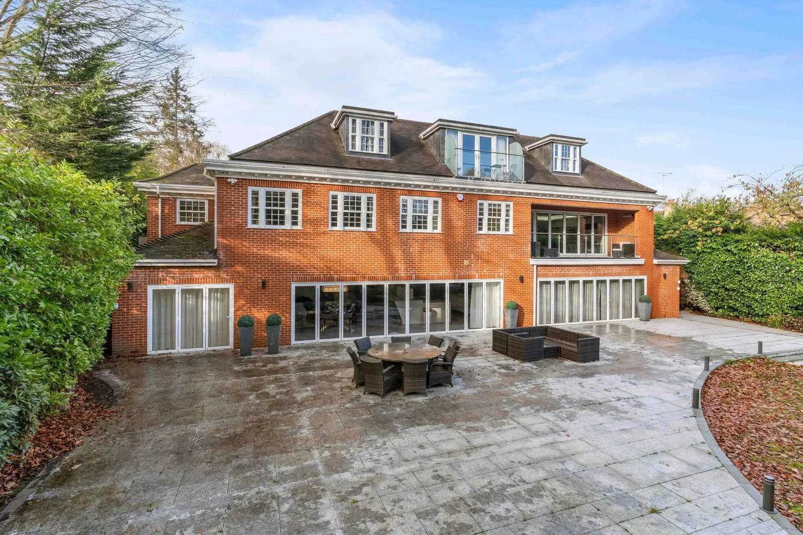 Exterior photo 8