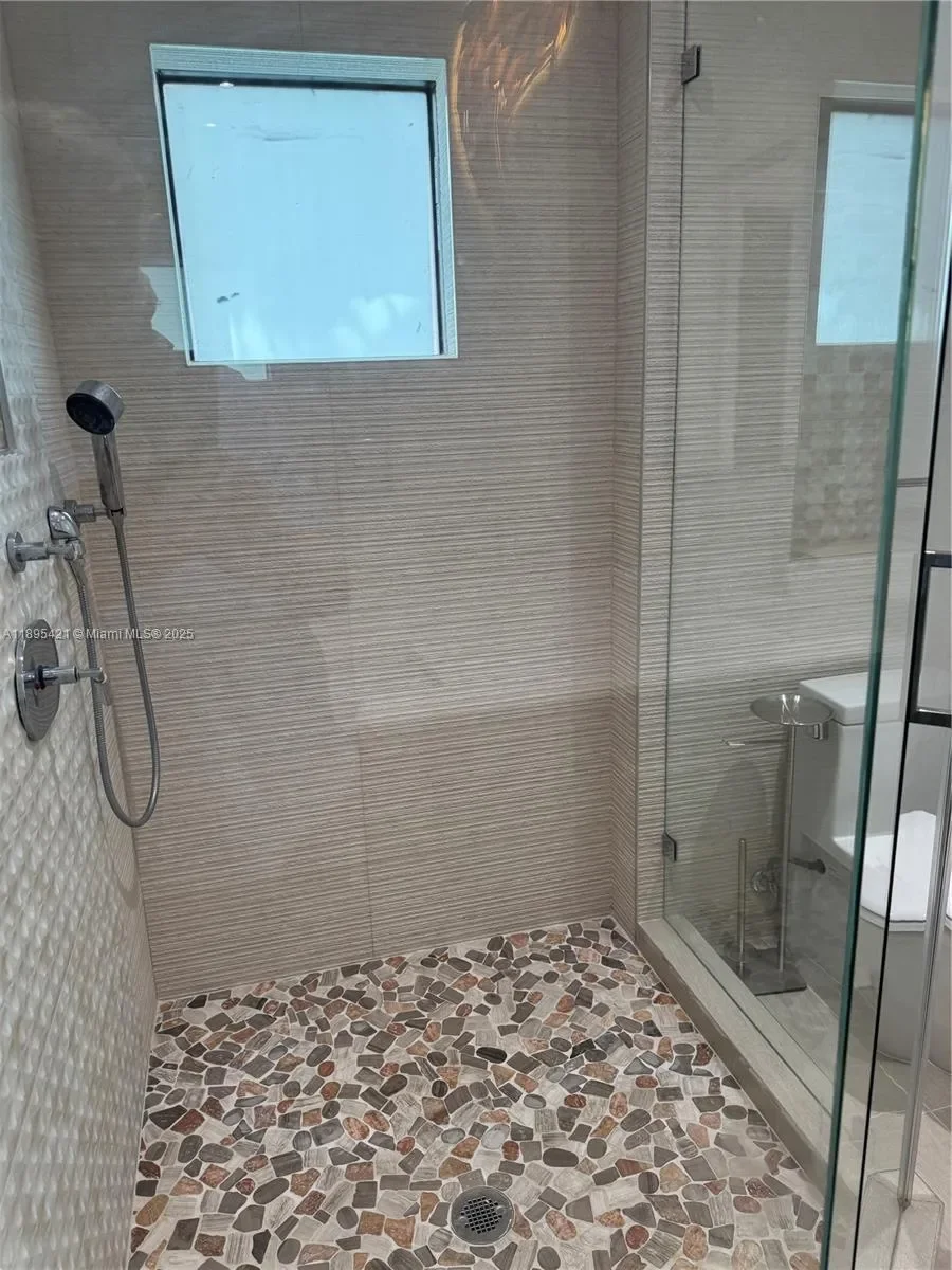 1132 NE 101ST St, Miami, Florida, United States. - Photo 12