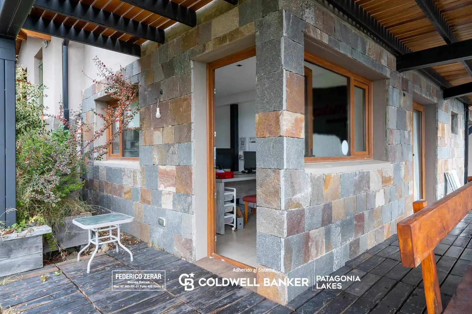 VENTA - Exclusiva casa de 8 ambientes, 5 dormitorios, 6 baños en barrio Las Vertientes, Bariloche, San Carlos de Bariloche, Río Negro, Argentina. - Photo 33
