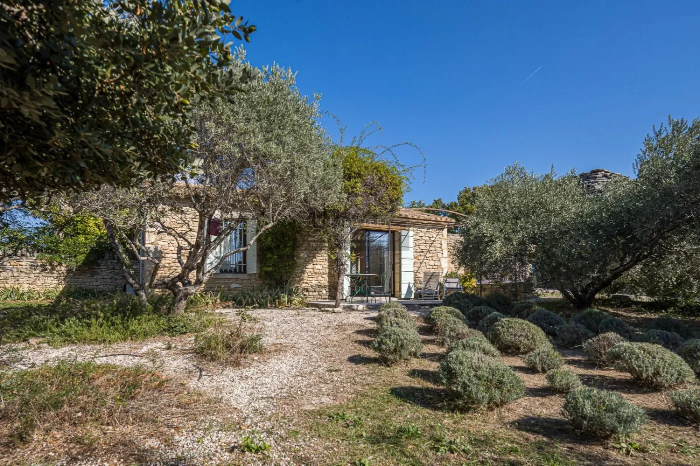 Exterior photo 3