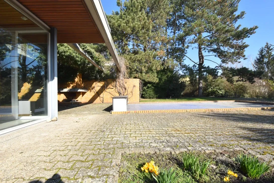Exterior photo 2