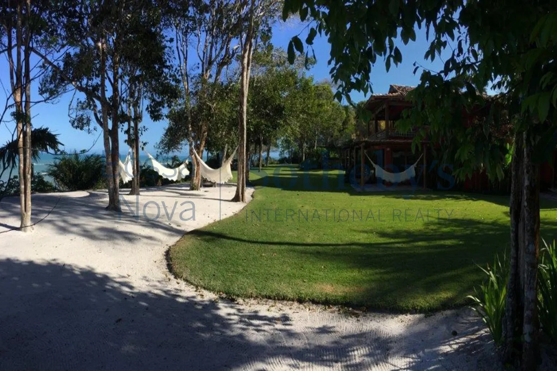 Exterior photo 4