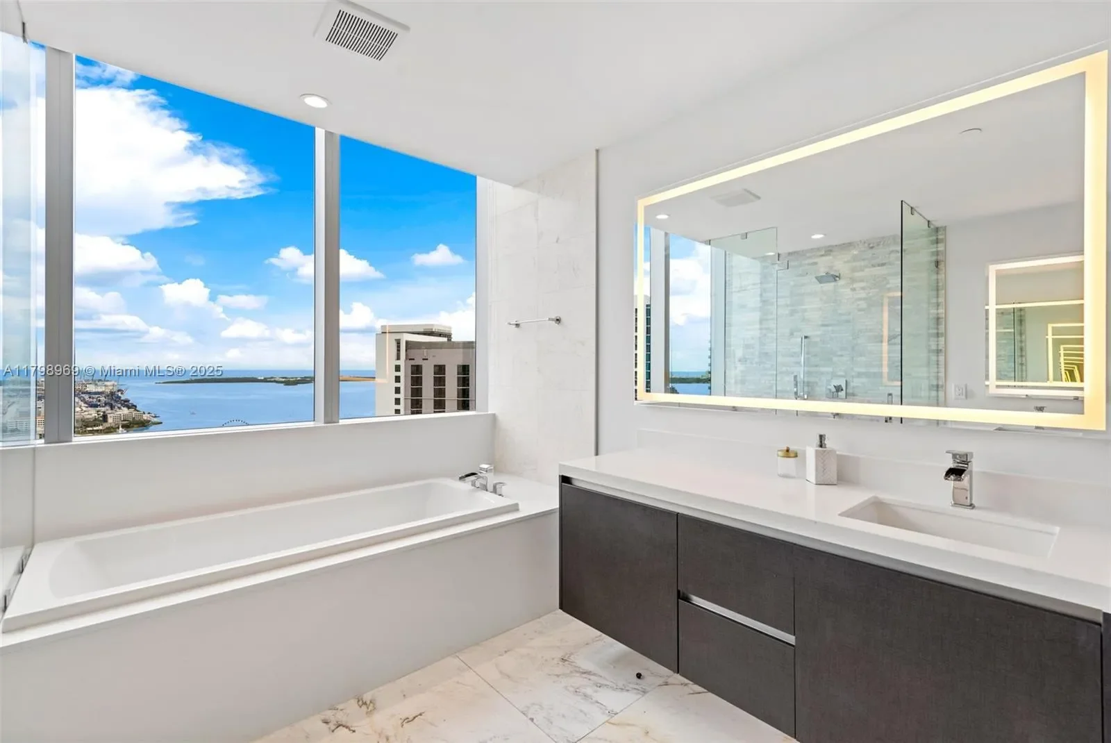 851 NE 1st Ave #4011, Miami, FL 33132, Miami, Florida, United States. - Photo 31