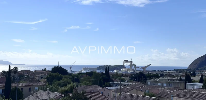 Appartement Dernier Étage avec Terrasse et Vue Mer à La Ciotat