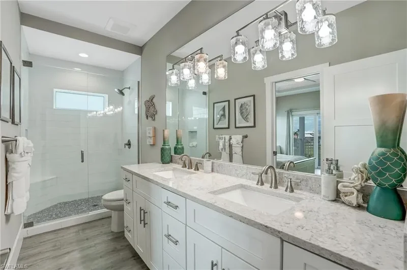 661, Fort Myers Beach, Florida, United States. - Photo 10