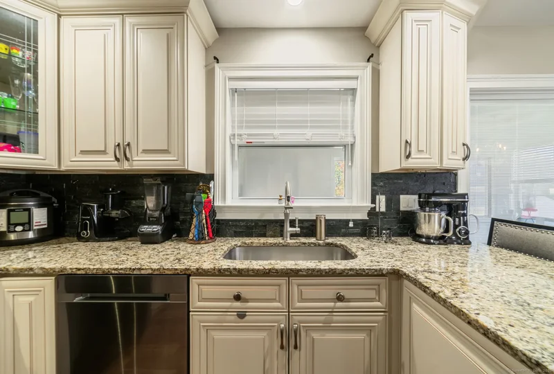 16 Clairmont Avenue, Waterbury, Connecticut, United States. - Photo 21