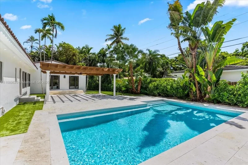 1426 Robbia Ave, Coral Gables, Florida, United States. - Photo 17