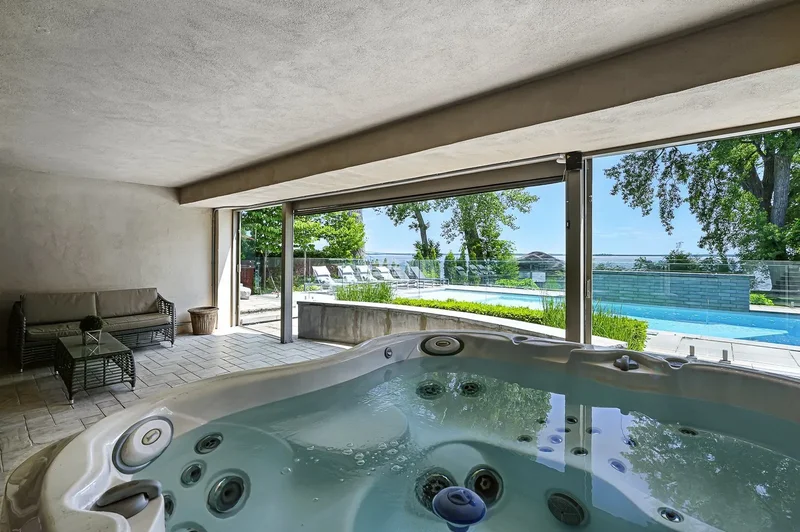 12 Av. Stewart, Pointe-Claire, Quebec, Canada. - Photo 19