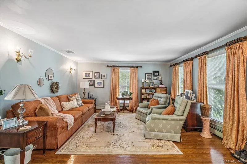 6 Cedar Avenue, Locust Valley, New York, United States. - Photo 12