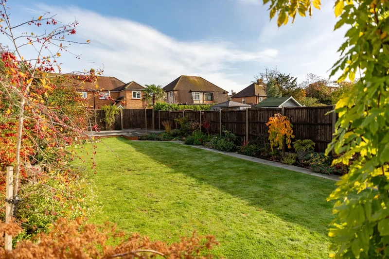 57 Hevers Avenue, Horley, RH6 8BY, Horley, England, United Kingdom. - Photo 13