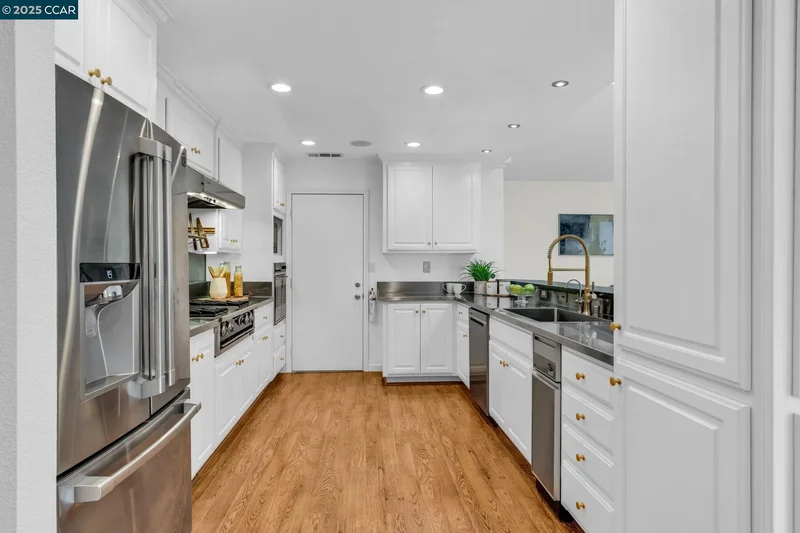 1015 Pleasant Valley Dr, Pleasant Hill, California, United States. - Photo 22