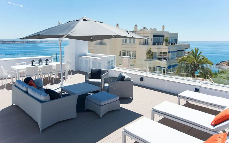 Amazing penthouse with roof terrace and sea view for sale in Illetas