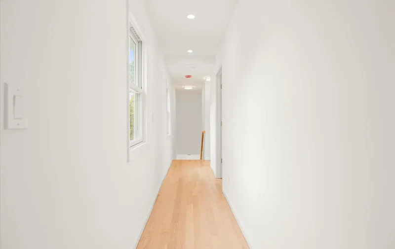 8 Maple Street, Roslyn Harbor, New York, United States. - Photo 15