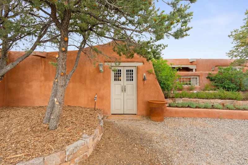 61 Calle San Martin , Santa Fe, NM 87506, Santa Fe, New Mexico, United States. - Photo 59