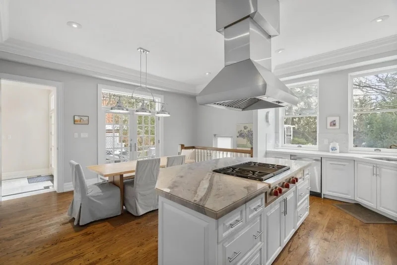 10 Pine Hill Road, Toronto, Ontario, Canada. - Photo 2