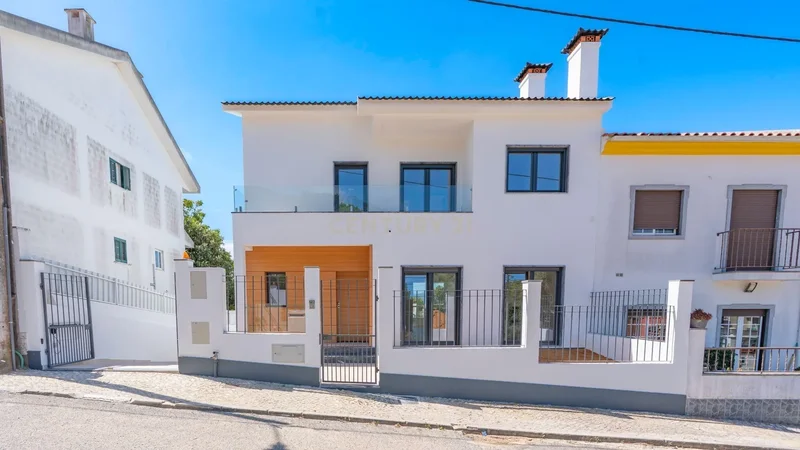 Renovated Luxury Villa in Amora with Pool