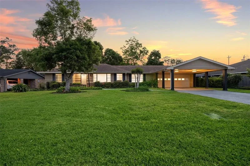Single Family Residence in Houston