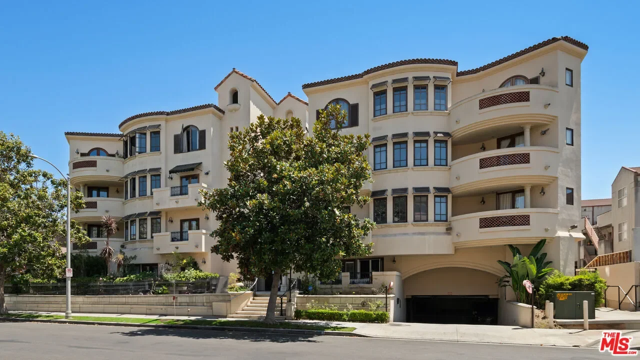 Exterior photo 1