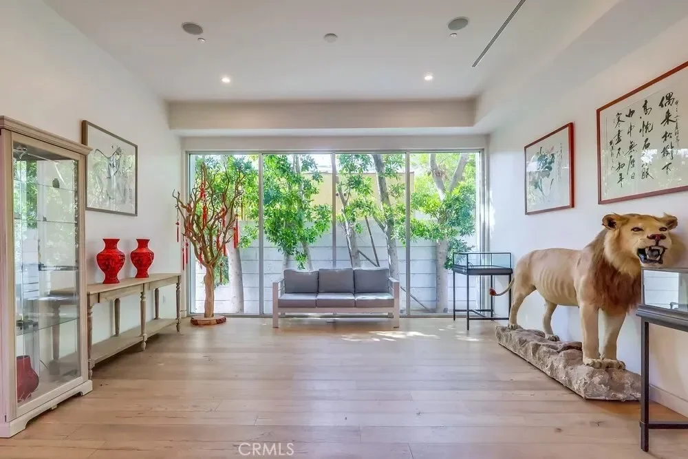737 N Cherokee Avenue, Los Angeles, California, United States. - Photo 2