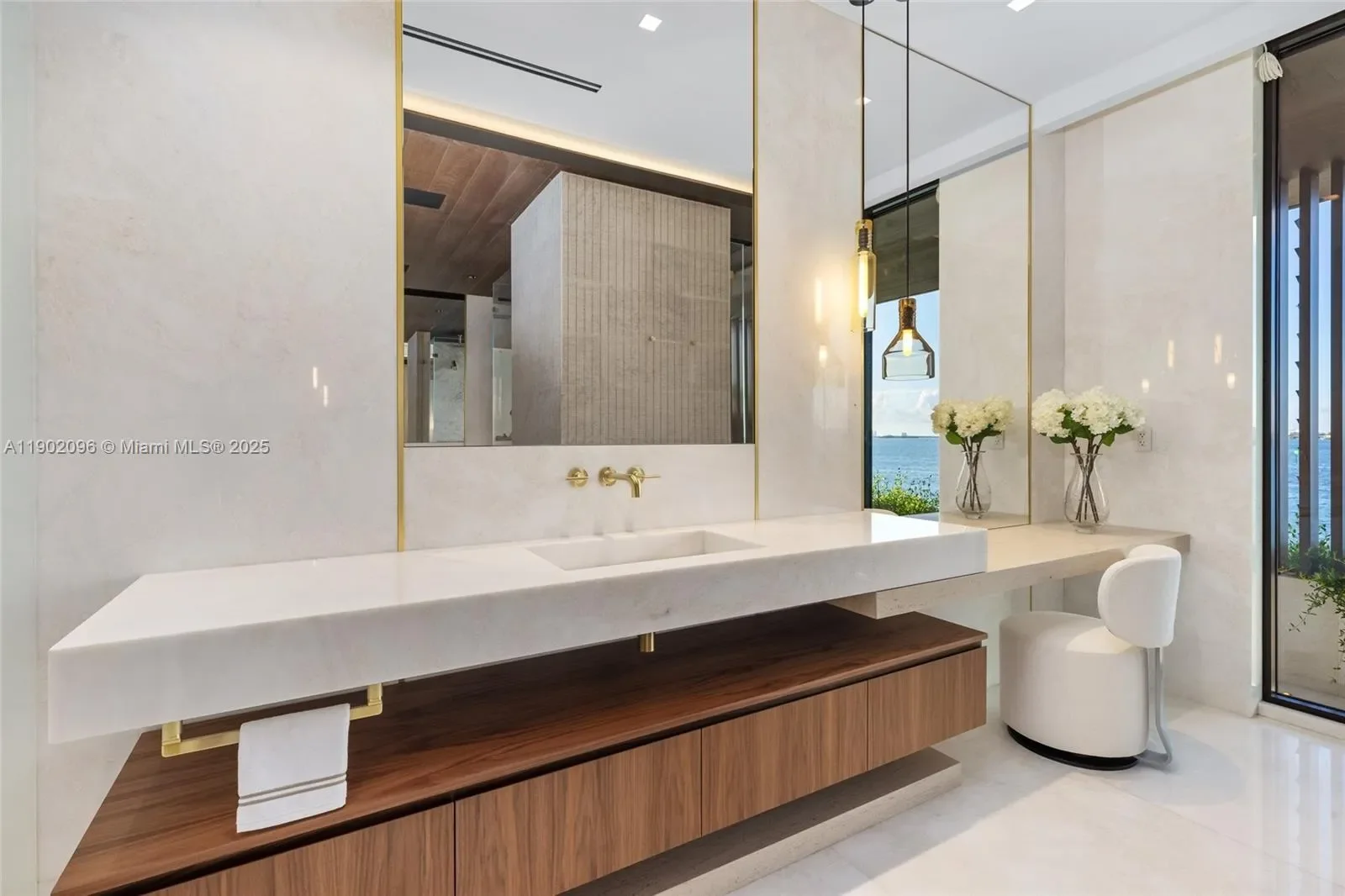 11404 N Bayshore Dr, North Miami Beach, Florida, United States. - Photo 34