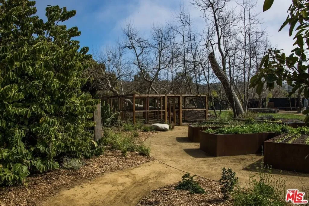 5949 Bonsall Drive, Malibu, California, United States. - Photo 34