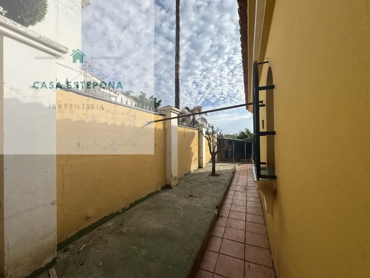Exterior photo 9