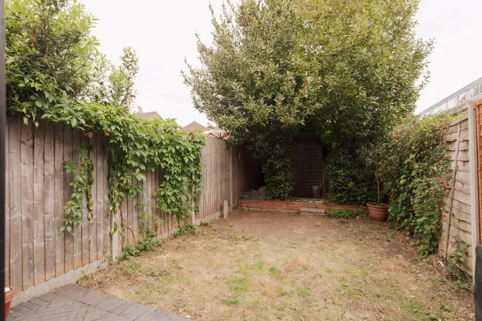 Exterior photo 3