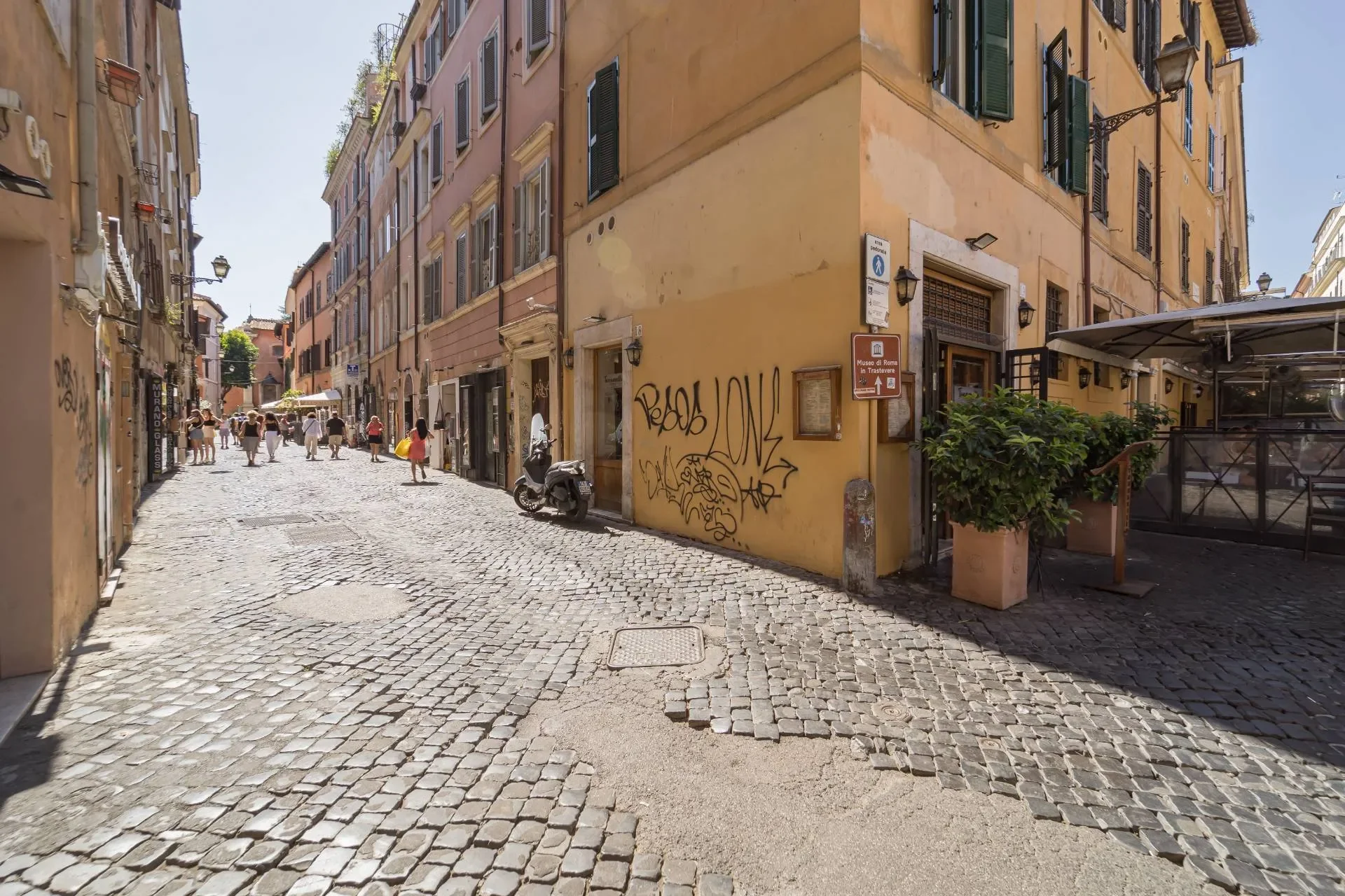 Apartment for Sale in Rome in the Trastevere Area Via Della Scala