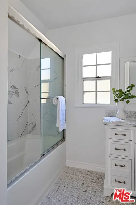543 N June Street, Los Angeles, California, United States. - Photo 15
