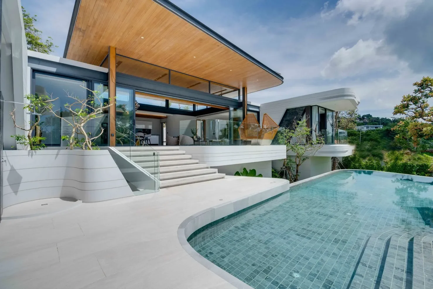 Exterior photo 2