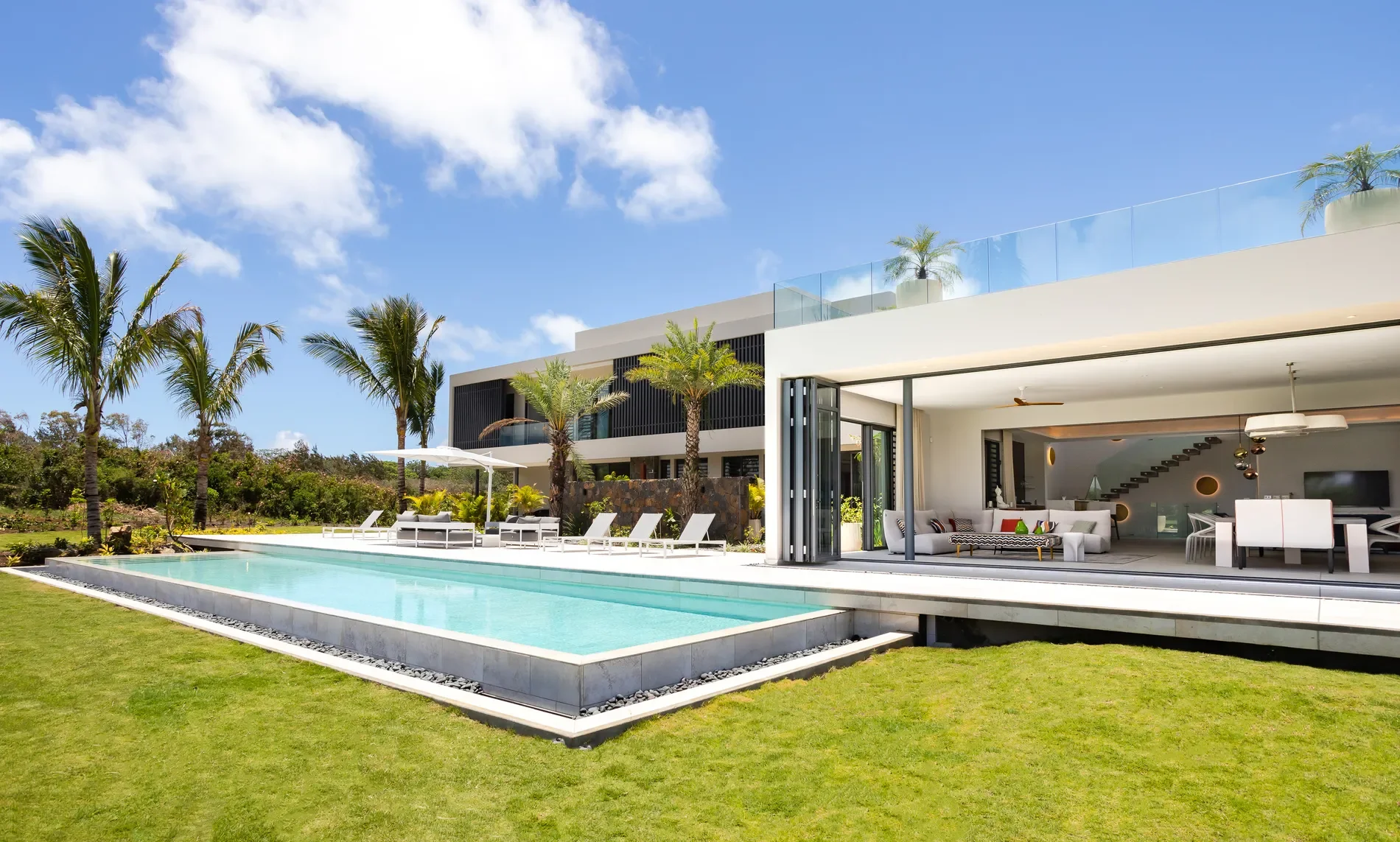 Exterior photo 3