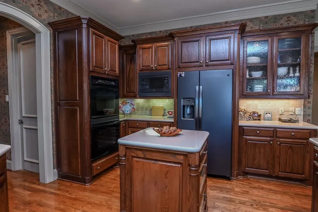 702 Sussex Court, Grapevine, Texas, United States. - Photo 11
