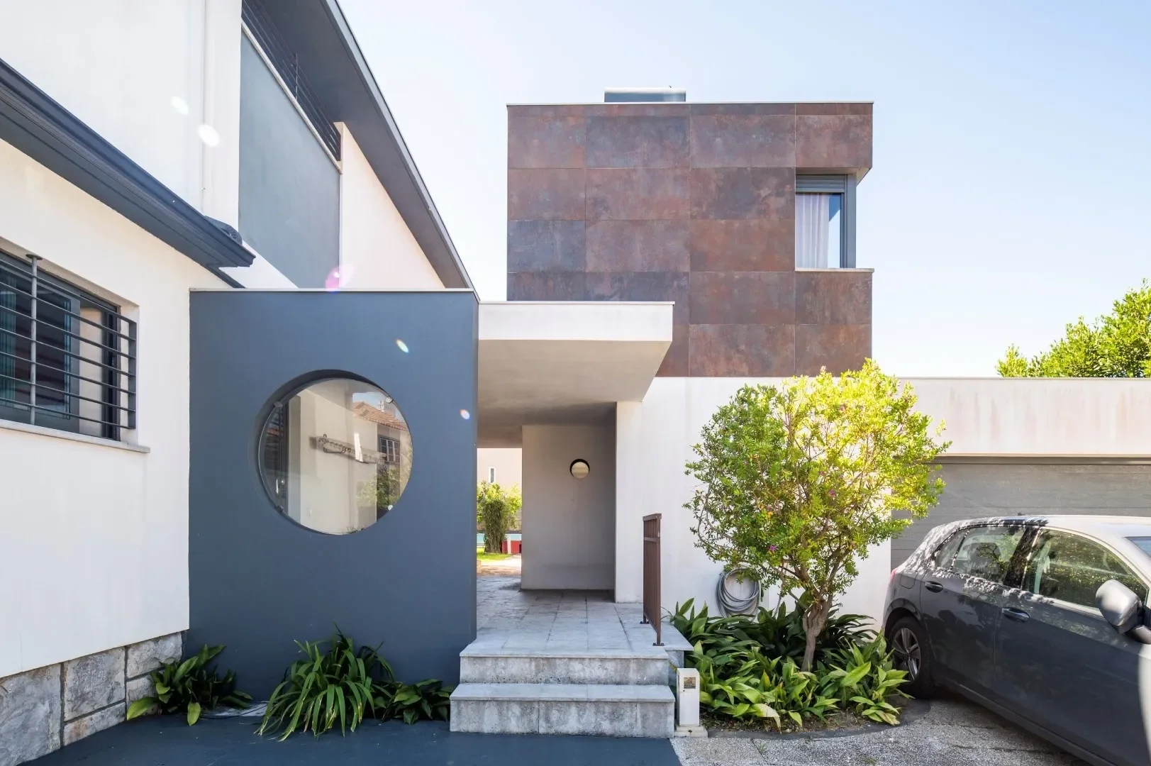 Exterior photo 8