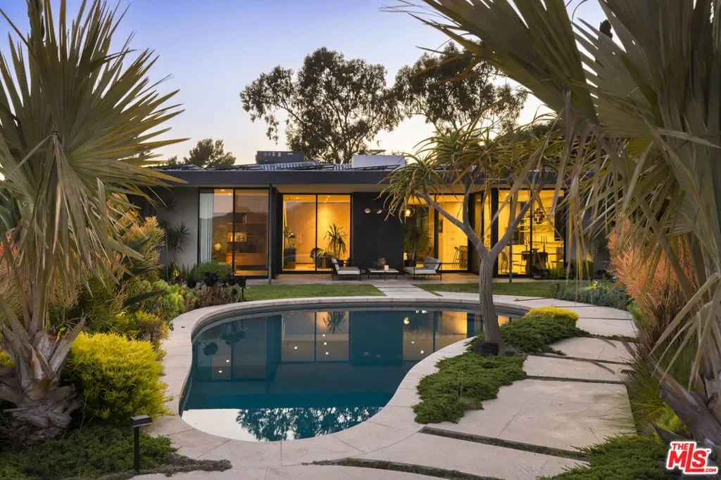 3306 Deronda Drive, Los Angeles, California, United States. - Photo 19