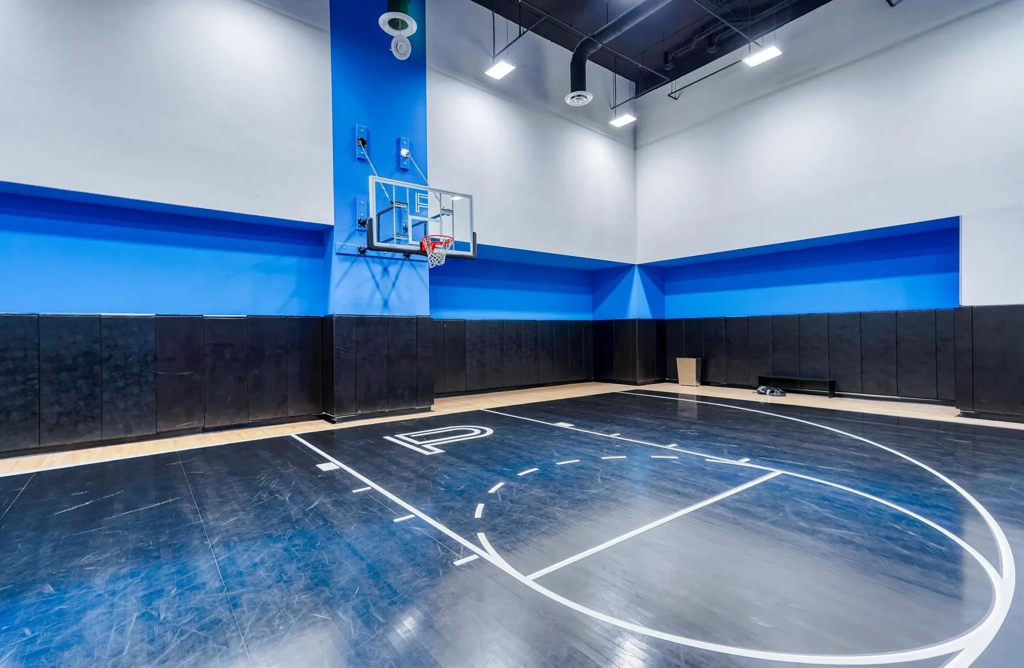 851 NE 1st Avenue, Miami, Florida, United States. - Photo 2