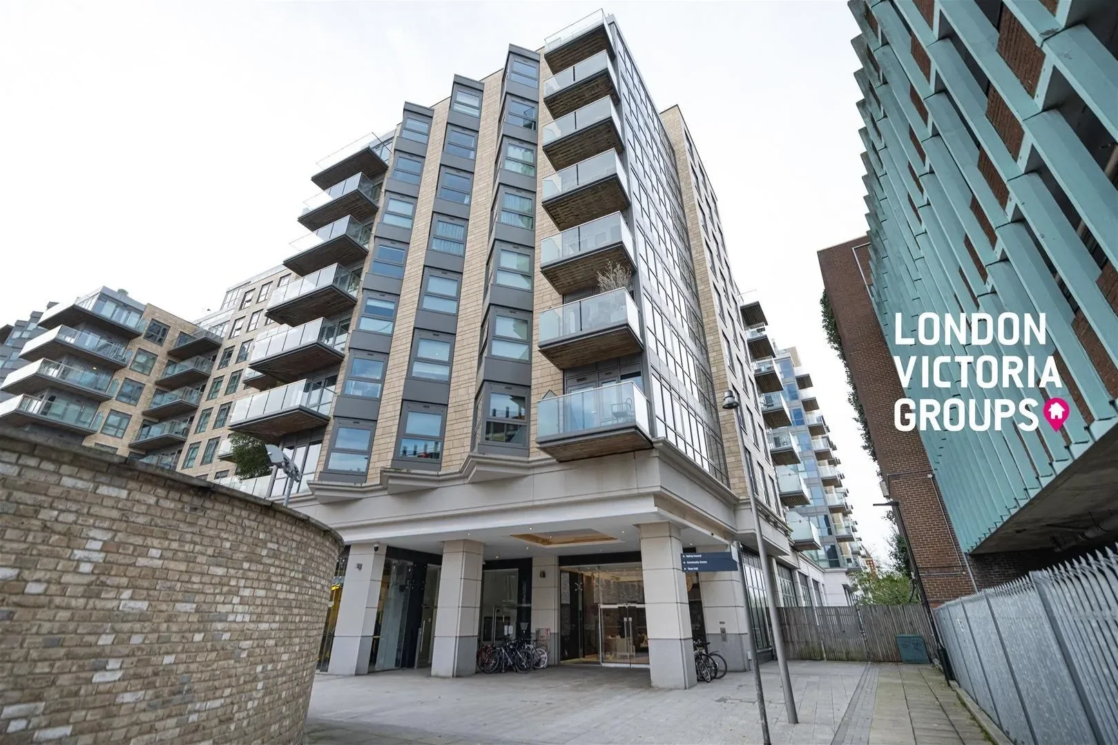 Exterior photo 4