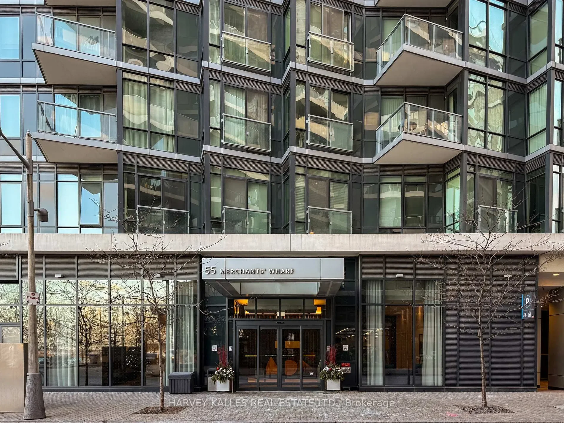 Exterior photo 3