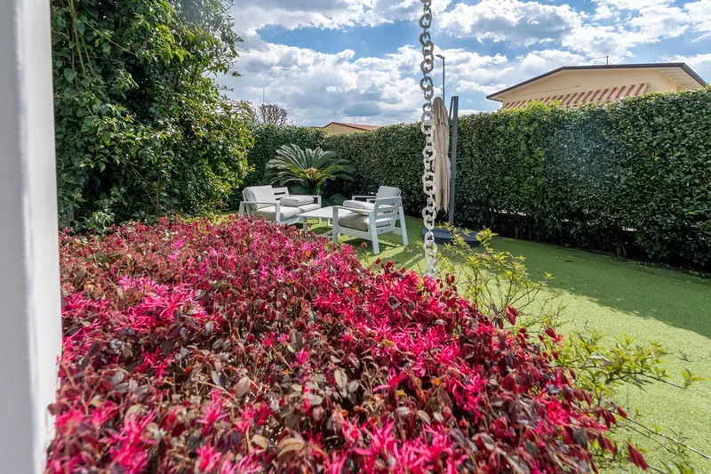 Via Martiri della Sassaia, Forte dei Marmi, Tuscany, Italy. - Photo 4