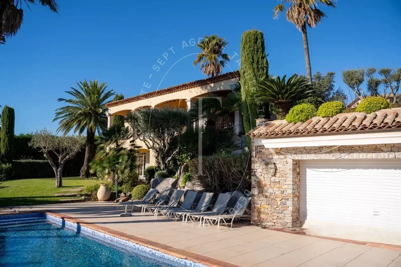 Grimaud, Provence-Alpes-Côte d'Azur, France. - Photo 9