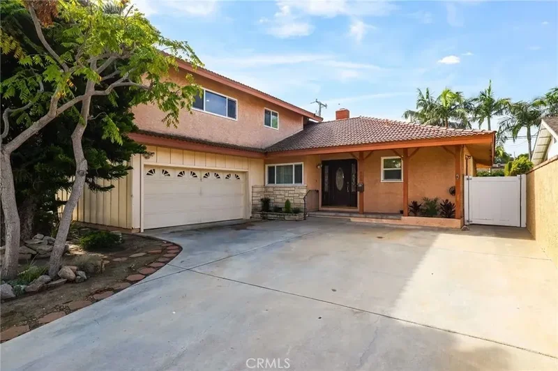 Single Family Residence in Long Beach