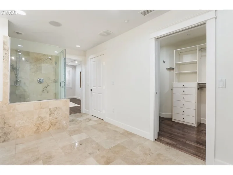 5421 SE SCENIC LN #101, Vancouver, WA 98661, Vancouver, Washington, United States. - Photo 18