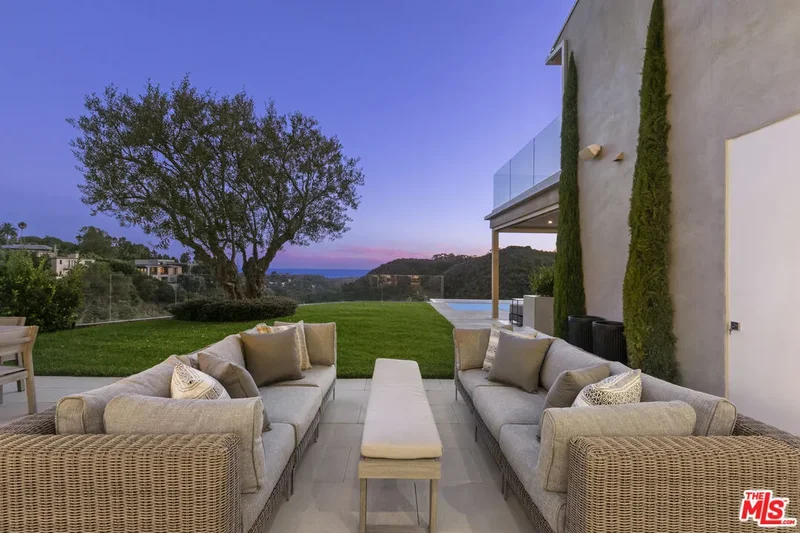 1550 Casale Rd, Los Angeles, California, United States. - Photo 2