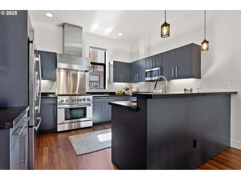 1688 NW Riverscape St, Portland, OR 97209, Portland, Oregon, United States. - Photo 2