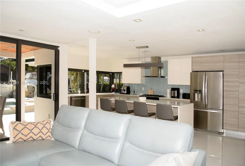 2734 SE 14th St, Hillsboro Beach, Florida, United States. - Photo 19