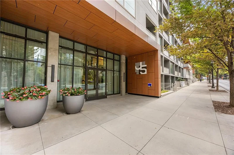 Tranquil Midtown Boutique Living