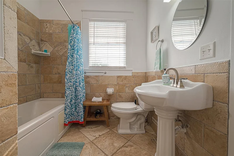3520 Avenue S 1/2, Galveston, Texas, United States. - Photo 24